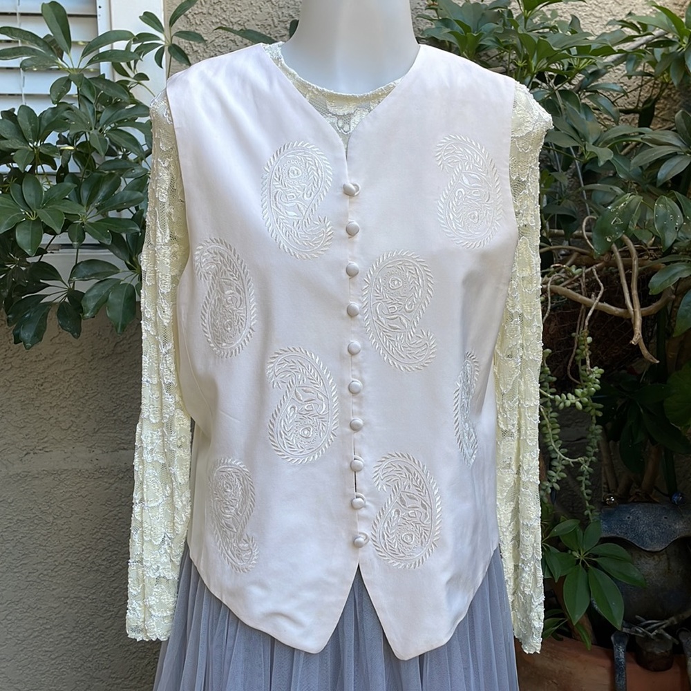 Vintage light cream Casual Corner silk Embroidered Button-Front Vest